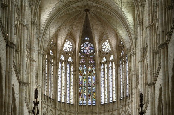 Interior view, stained glass window, choir, Cathédrale Notre-Dame d'Amiens, Amiens, Somme, France