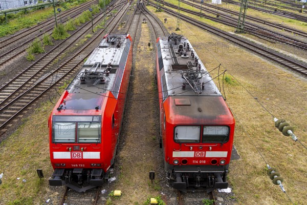 Bridge at Camberger Straße, Galluswarte, Deutsche Bahn, tracks and trains, Frankfurt am Main, Hesse, Germany