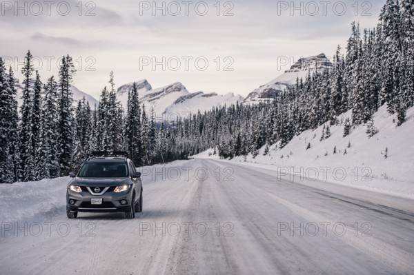 Winter road trip on the Icefields Parkway with lots of snow and ice, Banff National Park, Jasper National Park, Alberta, Canada