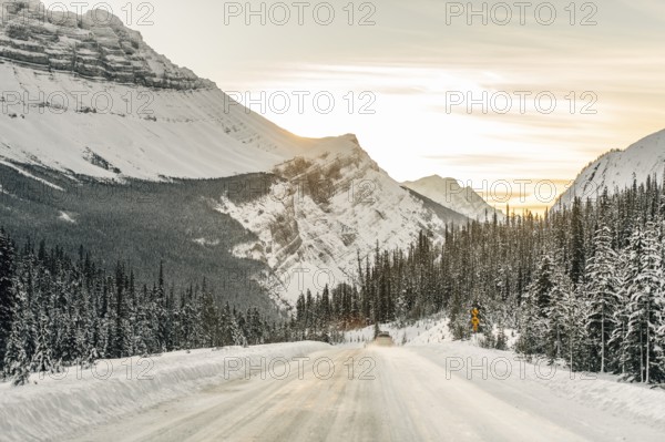 Winter road trip on the Icefields Parkway with lots of snow and ice, Banff National Park, Jasper National Park, Alberta, Canada