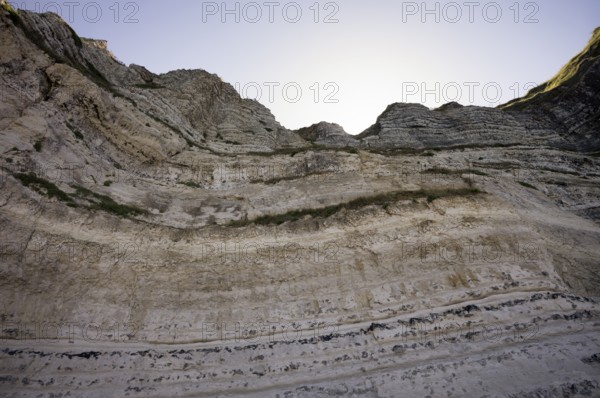 Flint inclusions in chalk cliffs, beach, pebble beach, Étretat, cliff, cliffs, chalk cliffs, alabaster coast, La Côte d'Albâtre, Normandy, Seine-Maritime, France