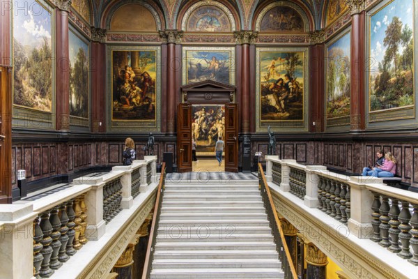 Interior design with paintings and exhibits in the Hamburger Kunsthalle, art museum am Glockengießerwall, Hamburg, Germany