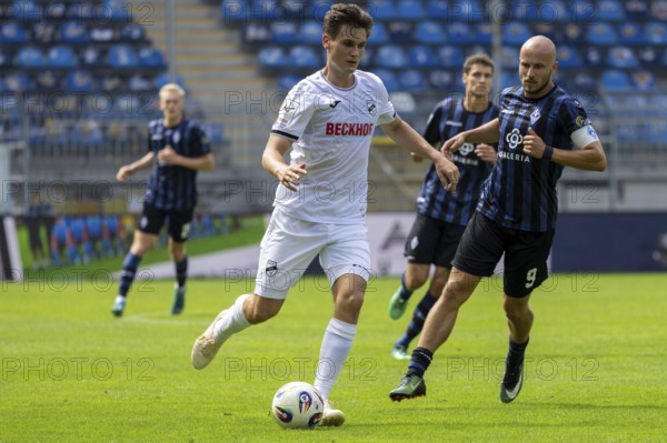 Football 3rd division, 2025/26 season, matchday 1: Waldhof Mannheim v SC Verl***On the ball: Martin Ens (5, Verl)