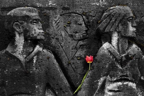 Bittermark memorial, memorial site, detail with tulip for the memorial service on Good Friday, artist Karel Niestrath, Dortmund, Germany