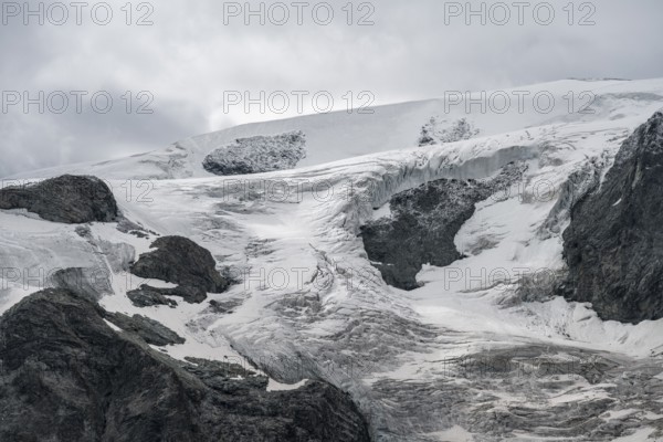 Glacier Glacier de Cheilon, glacier tongue with crevasses, Valais Alps, Valais, Switzerland