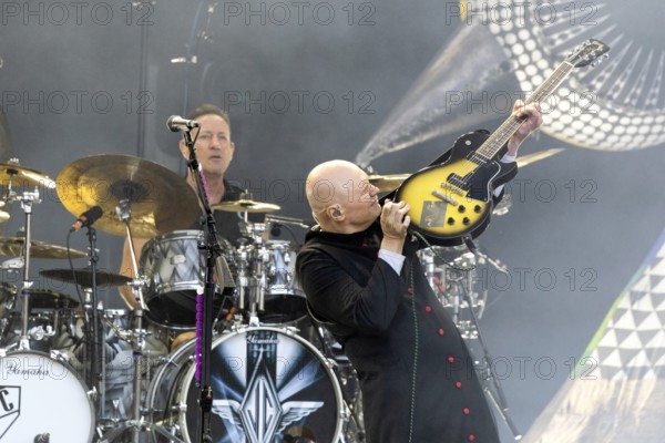 Billy Corgan, singer, guitarist, The Smashing Pumpkins, rock band, USA, The Aghori Tour 2025, open air at the Citadel Music Festival, 06.08.2025, Zitadelle Spandau, Berlin, Germany < english> THE SMASHING PUMPKINS, rock band, alternative, USA, The Aghori Tour 2025, open air at the Citadel Music Festival, August 6, 2025, Spandau Citadel, Berlin, Germany