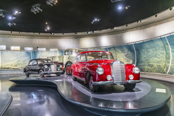Mercedes-Benz 300 from 1952: The Mercedes-Benz Museum in Stuttgart presents a journey through the automotive history of the global corporation. The history of the Mercedes star begins with the first automobile in 1886. 160 vehicles are on display. Stuttgart, Baden-Württemberg, Germany