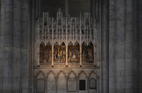 Interior view, tomb and decorations, crossing, Cathédrale Notre-Dame d'Amiens, Amiens, Somme, France