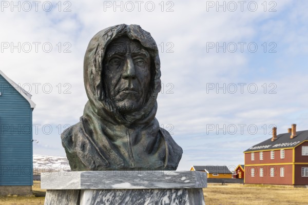 Roald Amundsen between houses, Ny-Alesund, Spitsbergen, Svalbard
