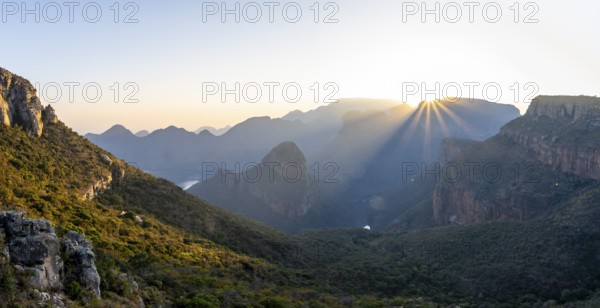 Sunstar, Panorama, Blyde River Canyon with summit Three Rondawels, View of canyon with Blyde River and Table Mountains in the evening light, Canyon landscape, Panorama Route, Mpumalanga, South Africa