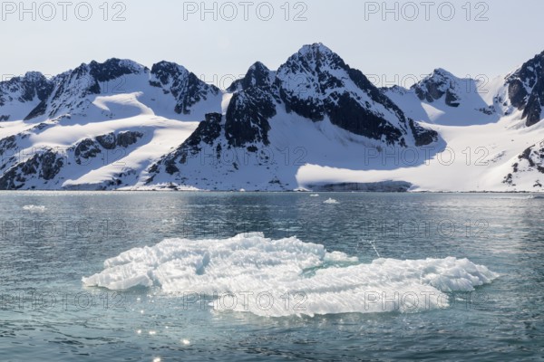 Mountain peaks, snow, sea, Fugelfjorden, Spitsbergen, Svalbard