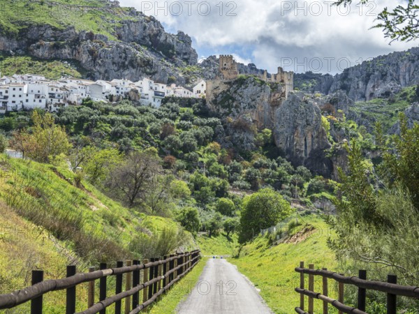 Cycle path via verde del aceite, below Zuheros castle and village, Sierras Subbéticas, Zuheros, Córdoba province, Andalusia, Spain