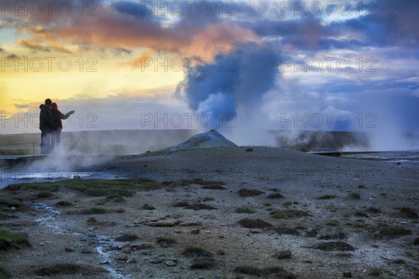 Walkers, sulphur vapour, fumarole, solfataras in the Hveravellir geothermal area, sunset, Icelandic highlands, Suðurland, Sudurland, Iceland