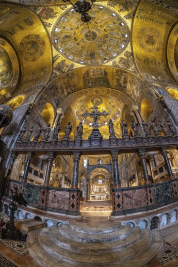 Wide angle view of saint mark's basilica interior in venice, italy, showing golden mosaics, frescoes and sculptures