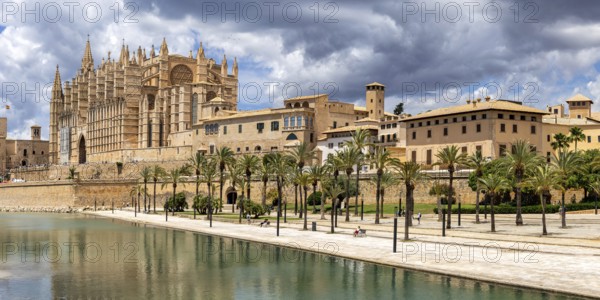 Cathedral Church Catedral de Palma de Majorca La Seu Panorama in Palma de Majorca, Spain
