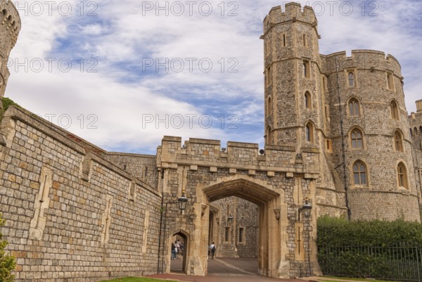 Windsor Castle is located in the English town of Windsor in the south of England in the county of Berkshire. It is the largest continuously inhabited castle in the world. The origins of Windsor Castle date back to the time of William the Conqueror. The castle and the entire Windsor estate are owned by the British Crown. England, GB