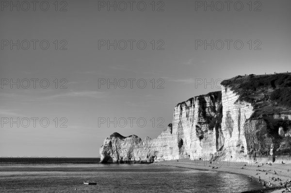 Beach, pebble beach, rock arch Falaise or Porte d'Amont, church Chapelle Notre Dame de la Garde, Étretat, sea, steep coast, cliffs, chalk cliffs, alabaster coast, La Côte d'Albâtre, black and white, Normandy, Seine-Maritime, France