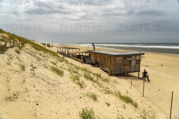 Beach bar on the Plage des Cormorans beach in Mimizan-Plage, Côte d'Argent, France