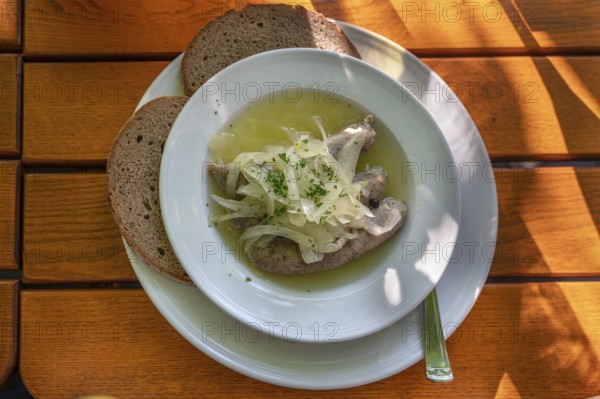 Saure Zipfel or Blaue Zipfel with onion and bread, Franconian dish, Franconia, Bavaria, Germany