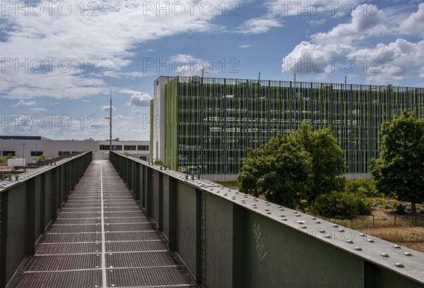Pedestrian bridge to the multi-storey car park at the Edersheim lock near Hattersheim, Hesse, Germany
