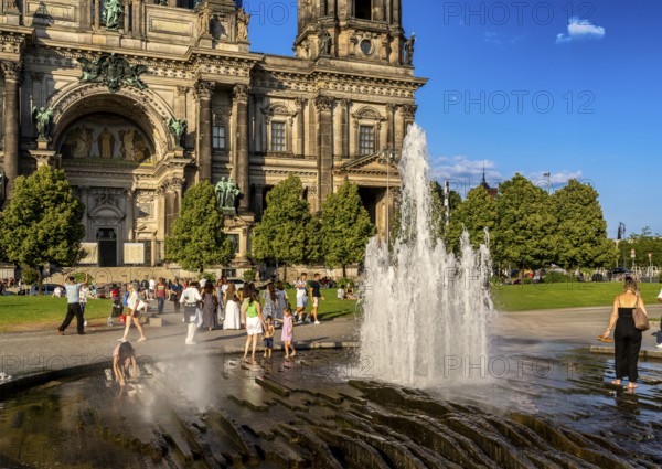 The pleasure garden with the fountain and the Berlin Cathedral, Berlin, Germany
