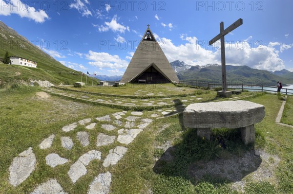 Mont-Cenis Pyramid Museum built in 1967 above the Lac du Mont Cenis in a stylised pyramid as a museum to commemorate the Egyptian campaigns of Emperor Napoleon Bonaparte and the time in front of the construction of the reservoir, in the foreground a large free-standing Christian cross, Mont Cenis massif, Massif du Mont-Cenis, Graian Alps, Lanslebourg, Rhone-Alpes, France