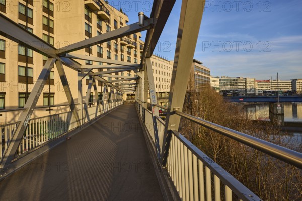 Modern architecture, footbridge, metal railing, river Saar, blue sky, cirrostratus clouds, evening light, Saarblick Steg Saarbrücken, Saarbrücken, state capital, regional association Saarbrücken, Saarland, Germany