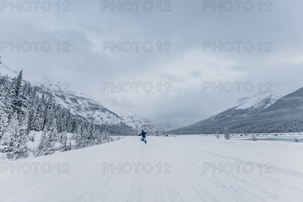 Winter road trip on the Icefields Parkway with lots of snow and ice, Banff National Park, Jasper National Park, Alberta, Canada