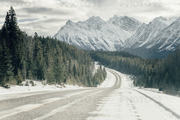 Winter road trip on the Icefields Parkway with lots of snow and ice, Banff National Park, Jasper National Park, Alberta, Canada