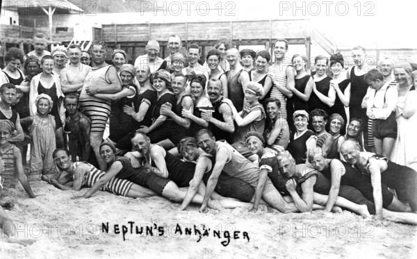 Large bathing group, 1930s, Large group of people in swimwear smiling on the beach, Historical photo