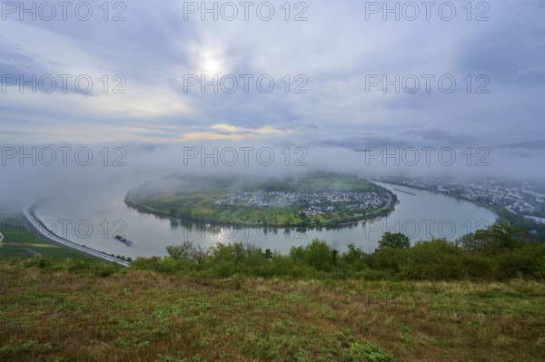 Foggy river bend, surrounded by green hills and calm morning atmosphere, summer, Rhine bend Boppard, Gedeonseck, Boppard, Rhine, Rhine-Hunsrück district, Rhineland-Palatinate, Germany