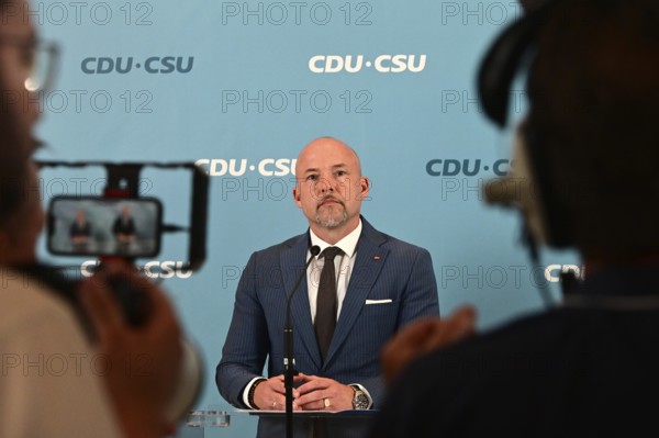The deputy chairman of the CDU/CSU parliamentary group, Alexander Hoffmann (CSU), at the weekly press statement in front of the parliamentary group meeting room in the Reichstag. This time it was about the expert opinion on the purchase of masks, among other things