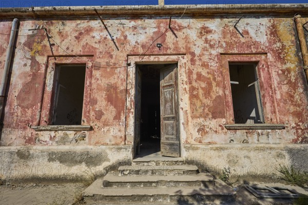 Lost Place, Dilapidated house with weathered door and peeling red plaster, Symbols of decay, Radio Station, WW2, Agios Nikolaos Radio, Agia Marina, Leros, Dodecanese, Greek Islands, Greece