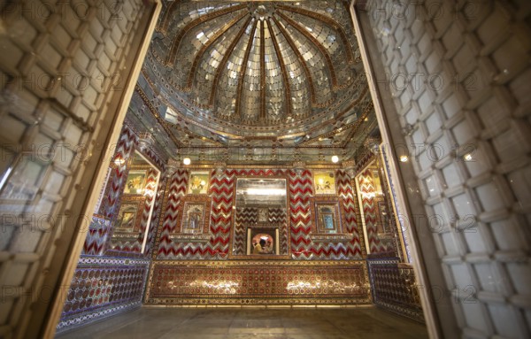 Hall of Mirrors in the City Palace Museum, City Palace, Udaipur, Rajasthan, India