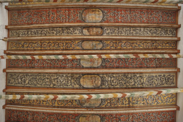 Wooden ceiling with wood carving and painting from the 17th century, interior view, wooden beams, view upwards, arts and crafts, art, decorations, Heiligen-Geist-Kirche, Wismar, Mecklenburg-Vorpommern, Germany