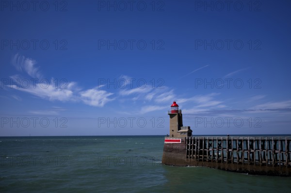 Sea, lighthouse Feu de la jetée Sud, lighthouse, red, harbour entrance, pier, Fécamp, Normandy, Seine-Maritime, France