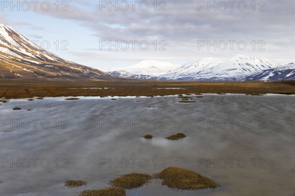 Kropotkinfjellet, lake, snow-covered mountains, Aventdalen, Longyearbyen, Spitsbergen, Svalbard