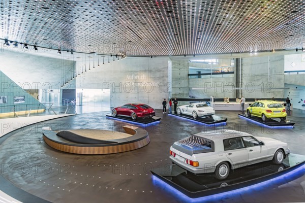 Mercedes-Benz Auto 2000 from 1981: The Mercedes-Benz Museum in Stuttgart presents a journey through the automotive history of the global corporation. Myth 6: The road to emission-free mobility, 1982 to the present day. The history of the Mercedes star begins with the first automobile in 1886. 160 vehicles are on display. Stuttgart, Baden-Württemberg, Germany