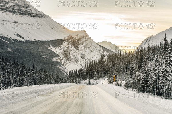 Winter road trip on the Icefields Parkway with lots of snow and ice, Banff National Park, Jasper National Park, Alberta, Canada