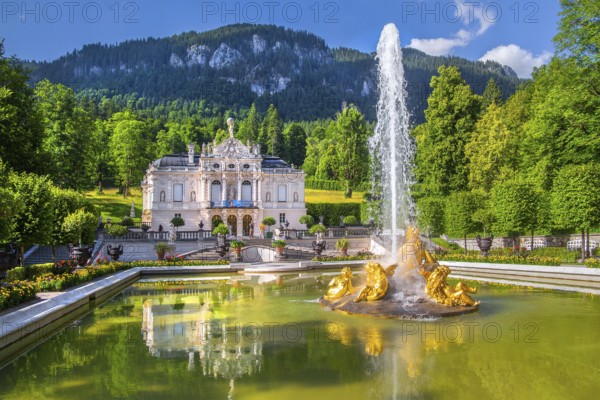 Water parterre with golden fountain and the front view of Linderhof Palace, Ettal, Ammertal, Upper Bavaria, Bavaria, Germany, UNESCO World Heritage Site
