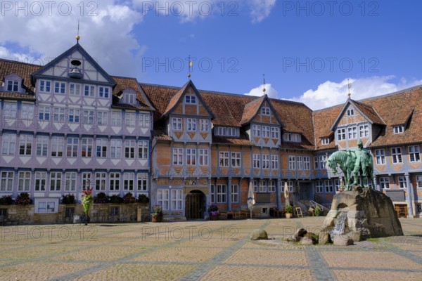 Town market, market square with town hall and monument to Duke August the Younger, Wolfenbüttel, Lower Saxony, Germany