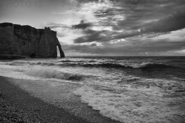 Surf in front of rock arch Falaise or Porte d'Aval, Étretat, sea, clouds, steep coast, cliffs, chalk cliffs, alabaster coast, La Côte d'Albâtre, black and white, Normandy, Seine-Maritime, France