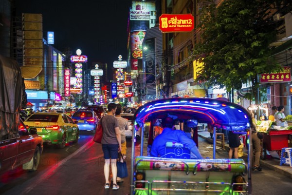 Shopping street with neon signs and street restaurants, nightlife, Yaowarat Road, Chinatown, Bangkok, Thailand