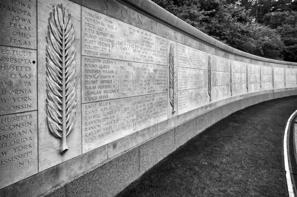 Wall of the Missing, wall with the names of missing US soldiers, military cemetery, American Normandy Cemetery, Normandy American Cemetery and Memorial, Omaha Beach, D-Day, Operation Overlord, Saint-Laurent-sur-Mer near Colleville-sur-Mer, black and white, Normandy, Calvados, France