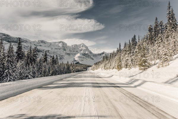 Winter road trip on the Icefields Parkway with lots of snow and ice, Banff National Park, Jasper National Park, Alberta, Canada