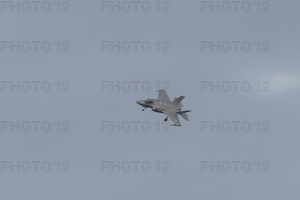 Lockheed Martin F-35 Lightning II fighter military aircraft of the United States air force USAF in flight landing at RAF Lakenheath airbase, Suffolk, England, United Kingdom