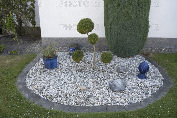 Modern front garden with stones and plants, gravel garden, Kamen, Ruhr area, North Rhine-Westphalia, Germany