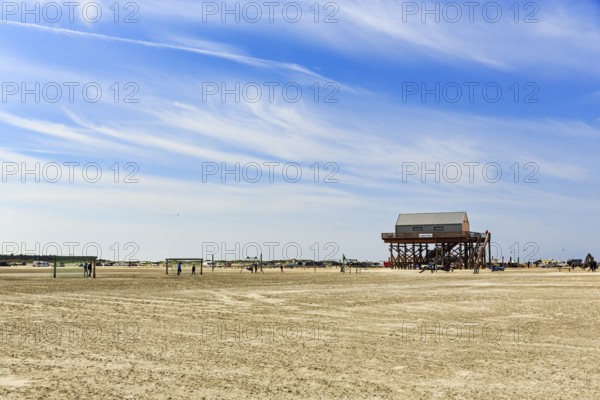 Pile dwelling, toilet block on the beach, football goals on the horizon, Sankt Peter-Ording, Eiderstedt peninsula, Wadden Sea National Park, North Frisia, Schleswig-Holstein, Germany