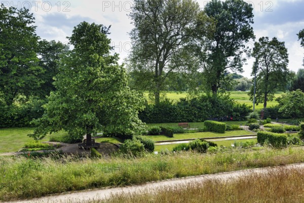 Paths for walkers in the Celle medicinal plant garden, show garden for medicinal plants, park, Expo 2000, Celle, Lüneburg Heath, Germany