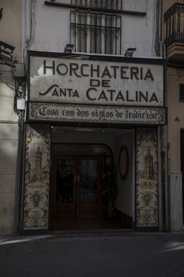 Traditional Valencian restaurant with decorative tiles and characteristic signage